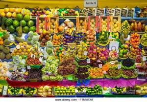colorful-fresh-fruit-stand-at-the-traditional-municipal-market-mercado-f1mwdm