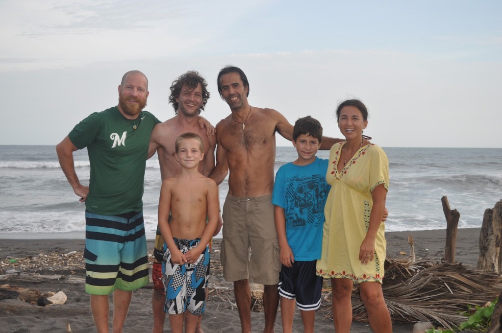 Surf Family - Sipacate Surf Beach 