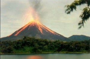 Volcán Arenal de noche